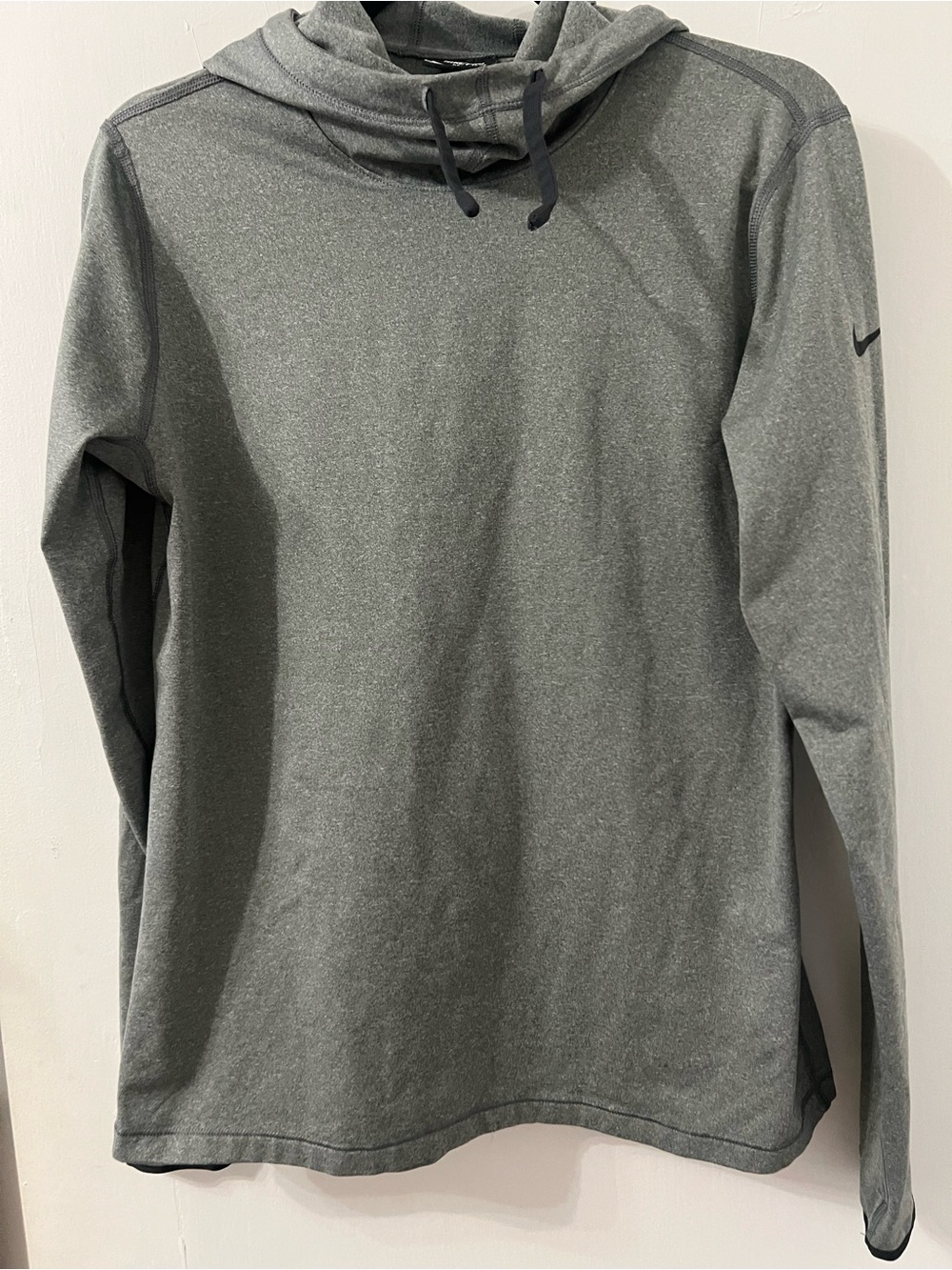 Nike Men's Gray Hooded Long-Sleeve Athletic Shirt
